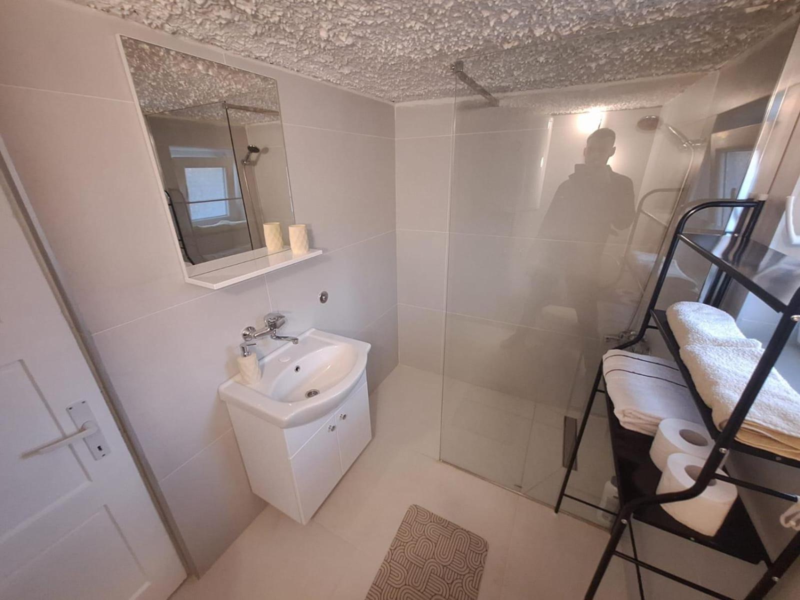 Fly & Stay Apartments Laktaši Eksteriør billede