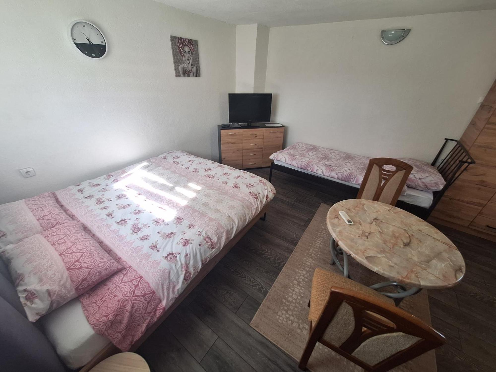 Fly & Stay Apartments Laktaši Eksteriør billede